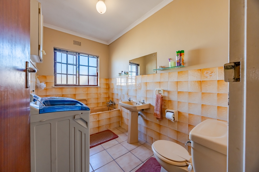 5 Bedroom Property for Sale in Bothasig Western Cape
